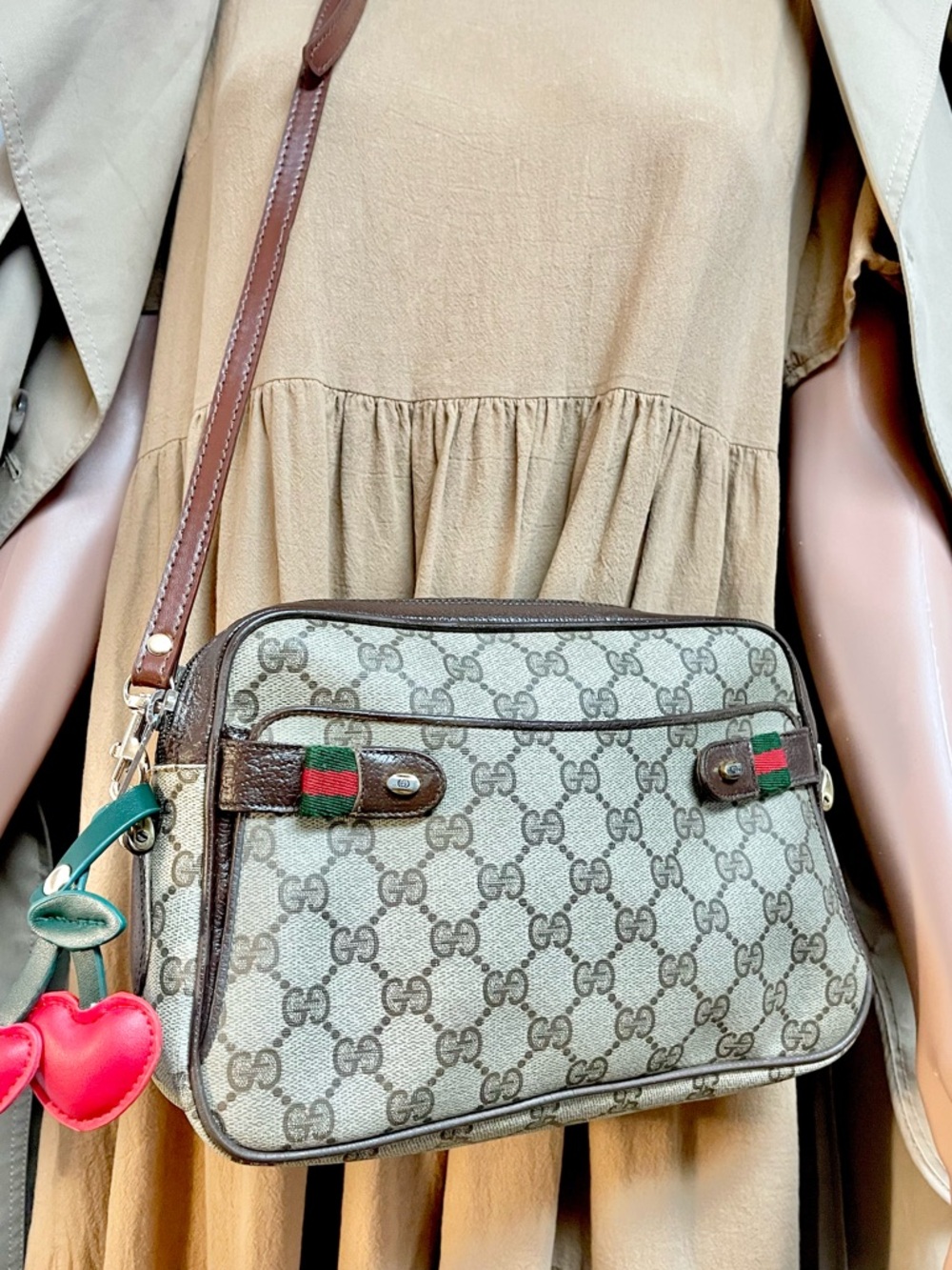 Authentic Gucci vintage web sherry line crossbody bag 904.02.049